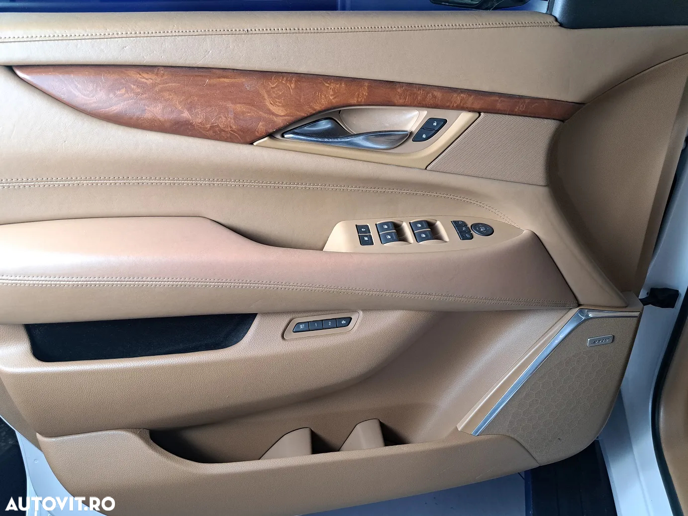 Cadillac Escalade - 9