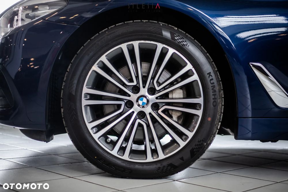 BMW Seria 5 530i xDrive - 7