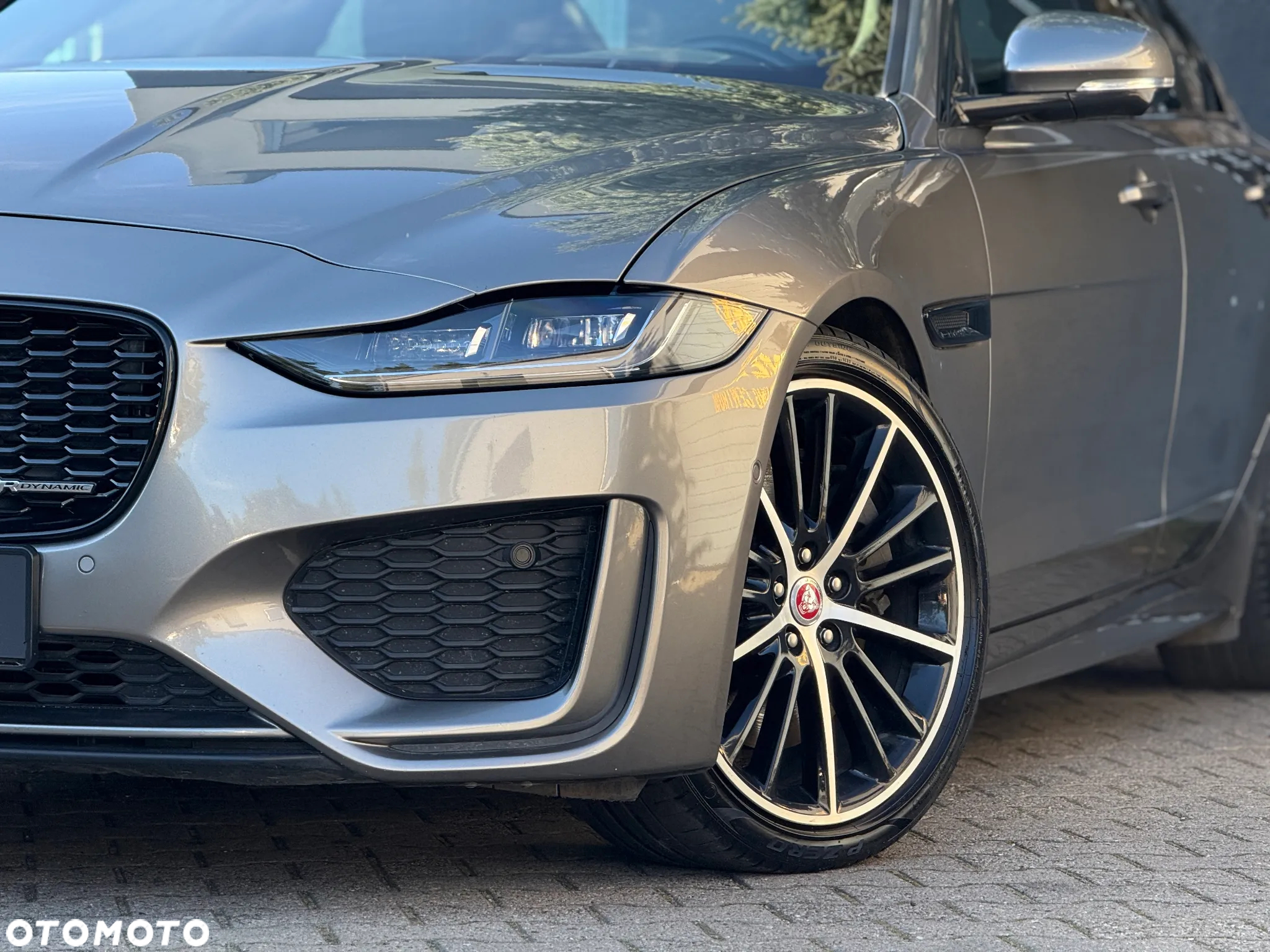 Jaguar XE 2.0 P250 R-Dynamic Black - 20