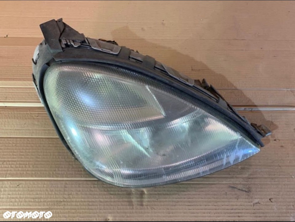 A1688200261 lampa reflektor przód mercedes a klasa w 168 prawy
