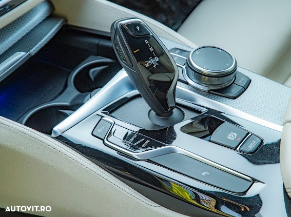 BMW Seria 5 530d xDrive AT - 9