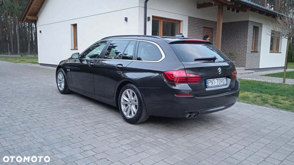 BMW Seria 5 520d xDrive - 17