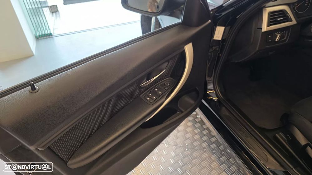 BMW 318 d Touring Aut. Sport Line - 39
