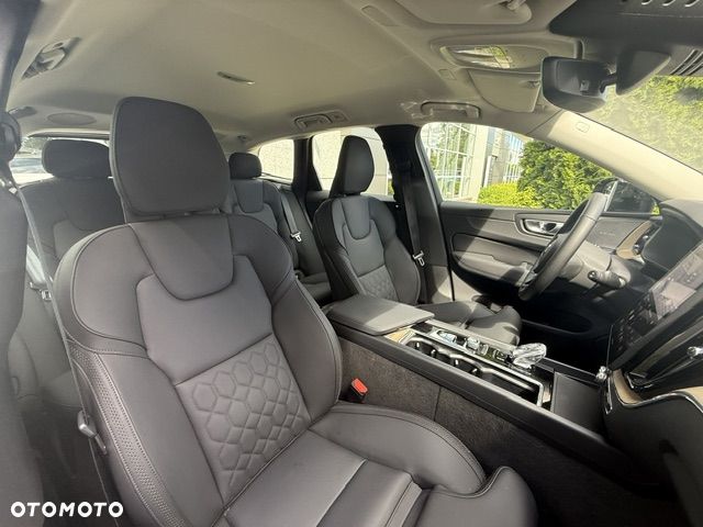 Volvo XC 60 B5 B AWD Plus Dark - 37