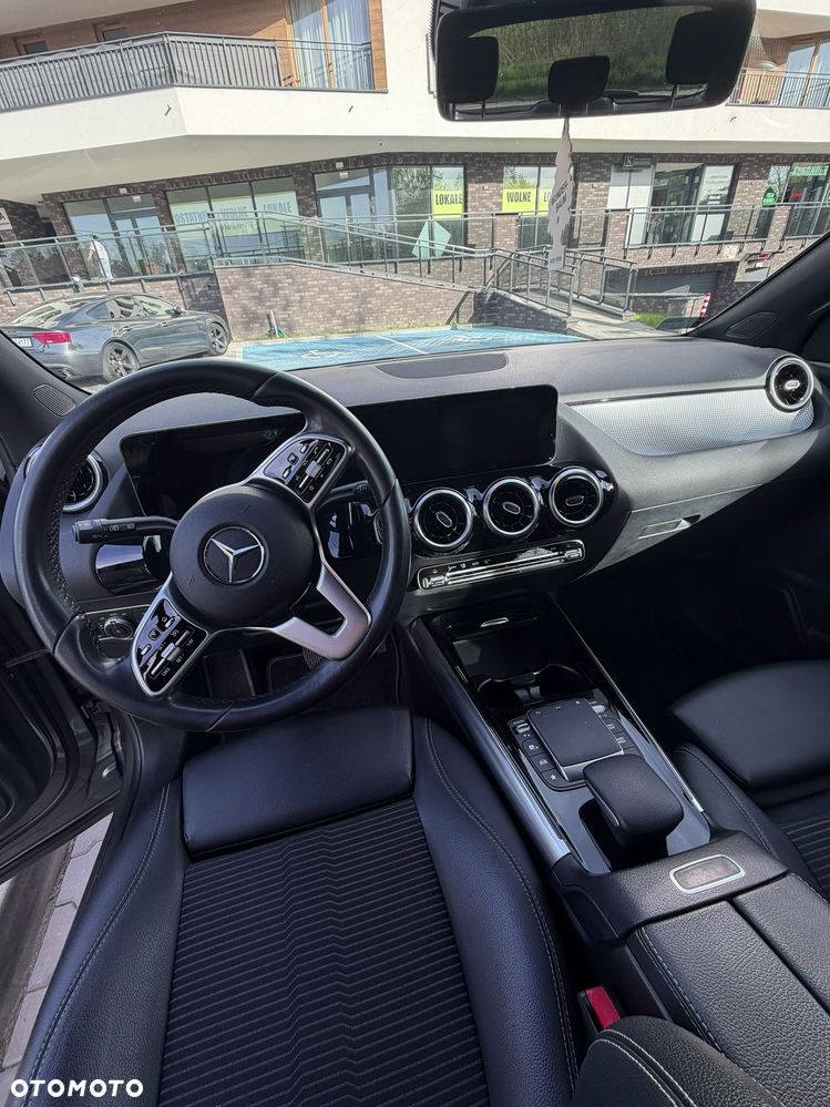 Mercedes-Benz GLA - 8