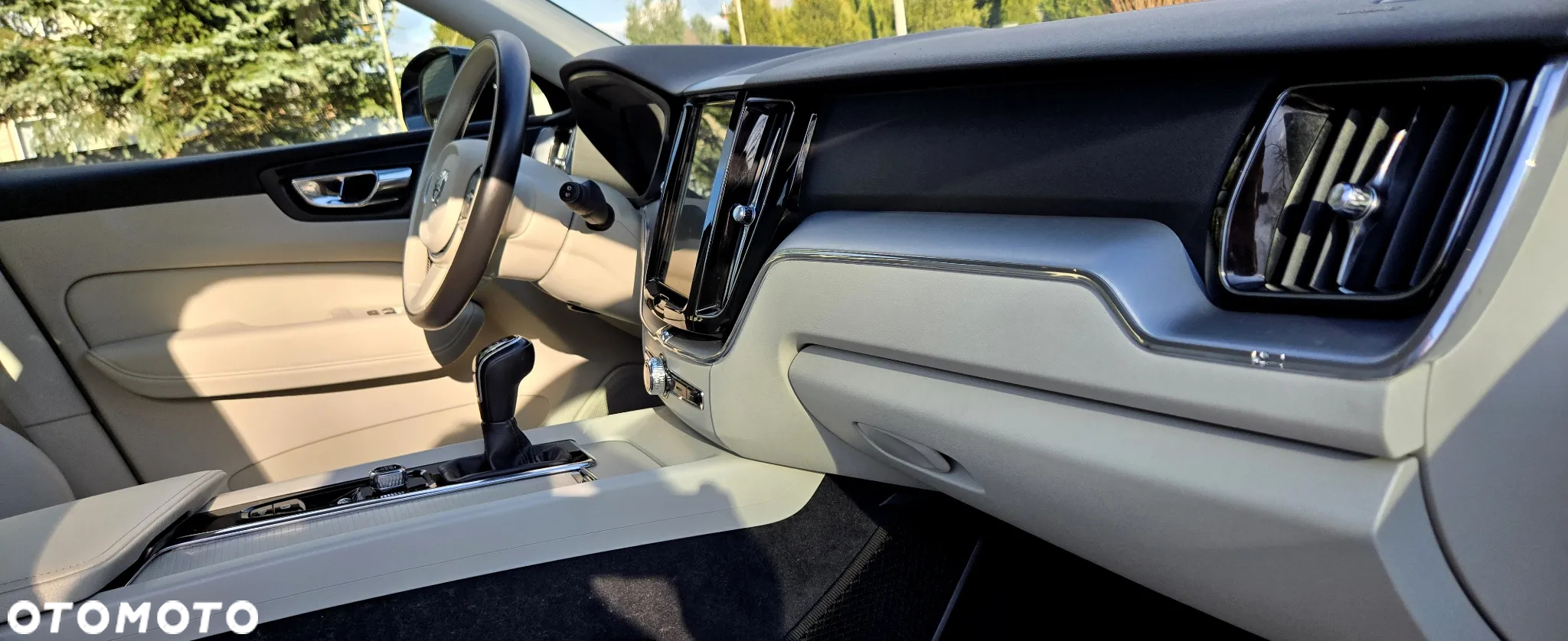 Volvo XC 60 D4 Momentum Pro - 11