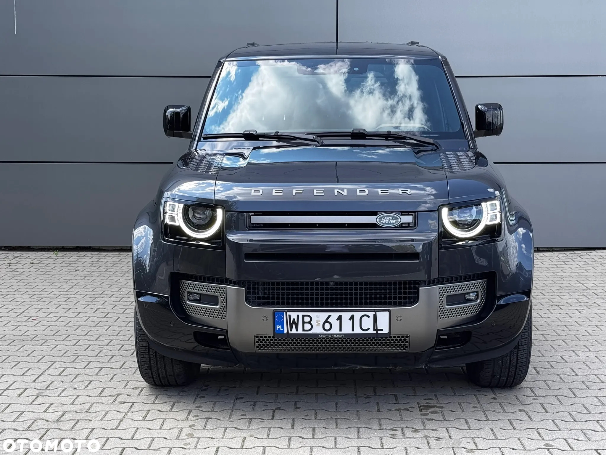Land Rover Defender - 2