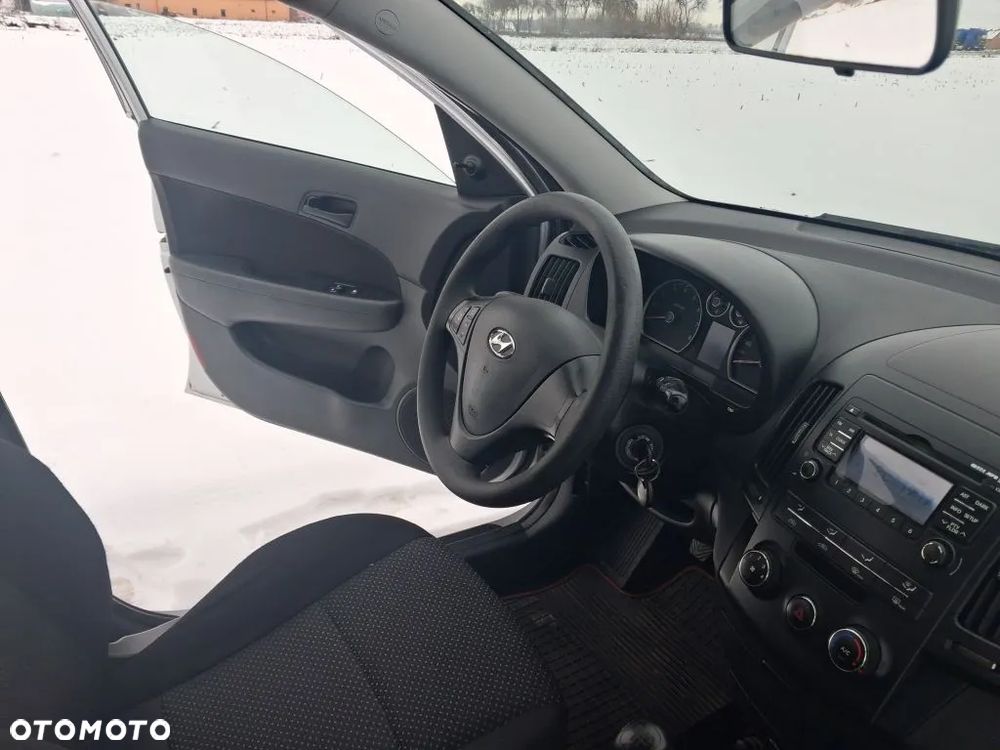 Hyundai i30 1.4 Comfort EU5 - 17