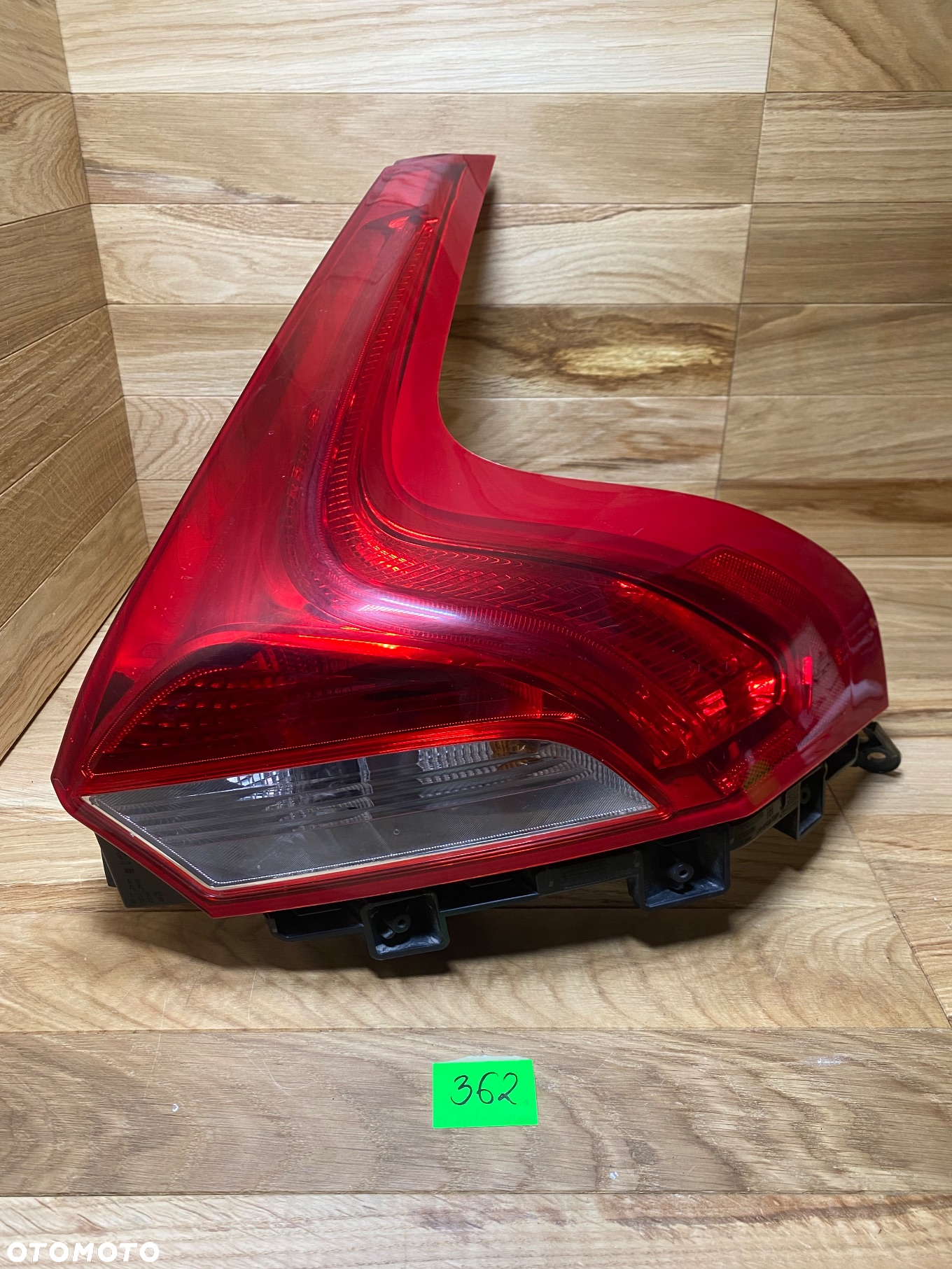 VOLVO V40 II 12-18 LAMPA PRAWY TYL PRAWA 31395845 EU - 2