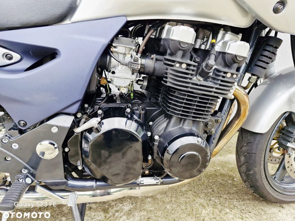 Kawasaki ZR - 12