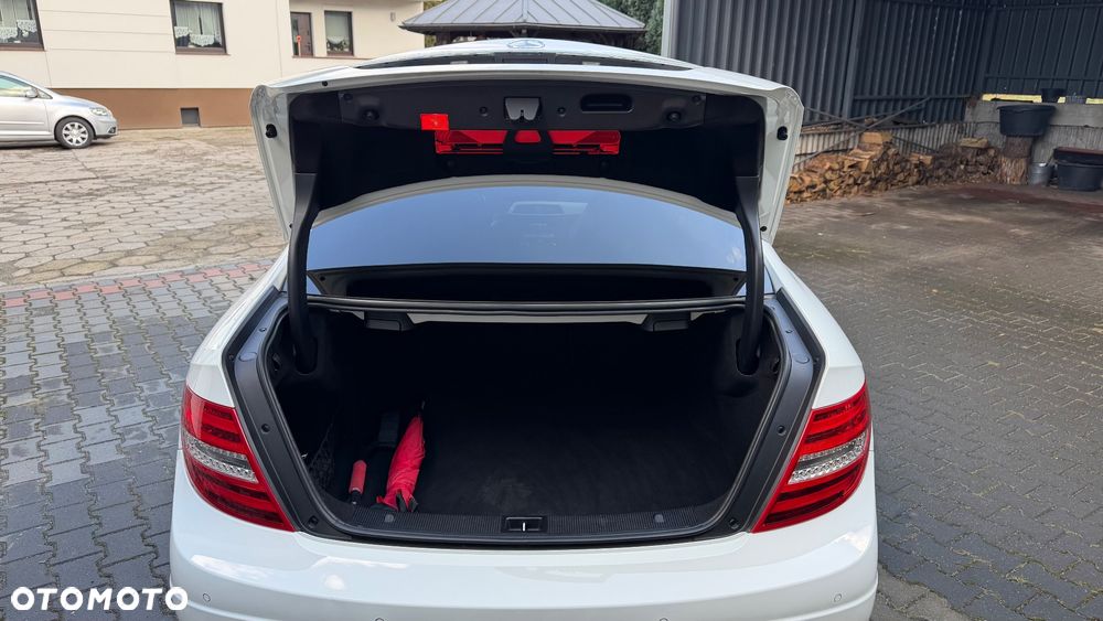 Mercedes-Benz Klasa C 250 CGI BlueEff Sport - 12