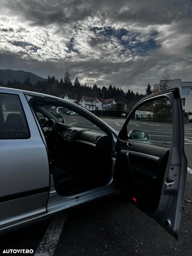 Skoda Octavia 1.6 Ambiente - 6