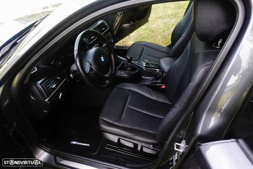 BMW 116 d Pack M - 33