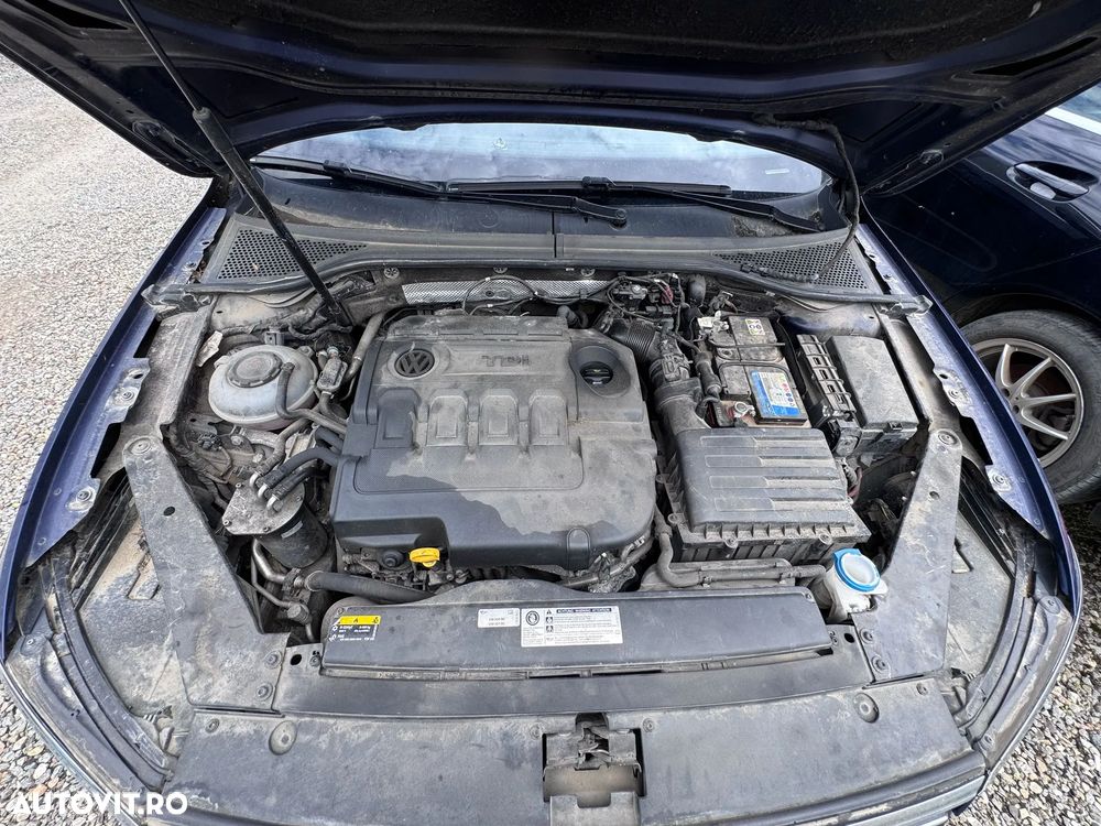Volkswagen Passat 1.6 TDI SCR DSG Conceptline - 34