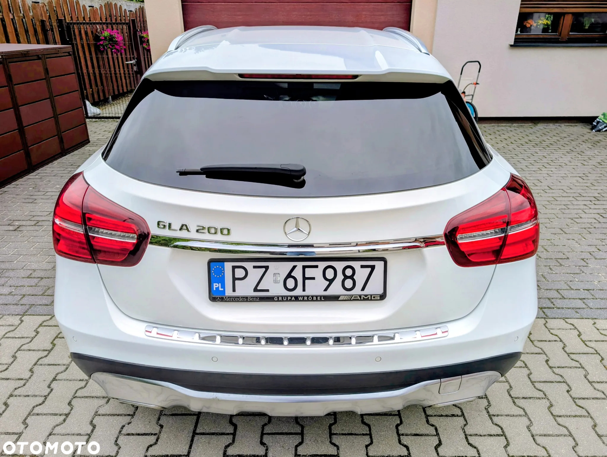 Mercedes-Benz GLA 200 7G-DCT - 16