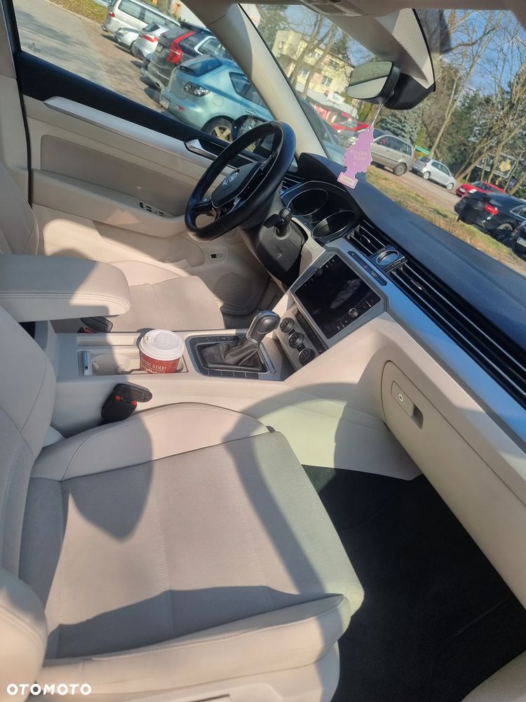 Volkswagen Passat - 18