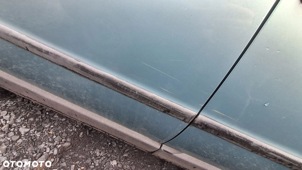 VW PASSAT B5 SEDAN DRZWI PRAWY TYŁ TYLNE PRAWE KOMPLETNE LB6N nr. VWP5 - 2