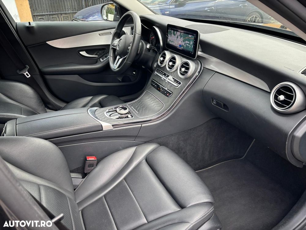 Mercedes-Benz C - 12