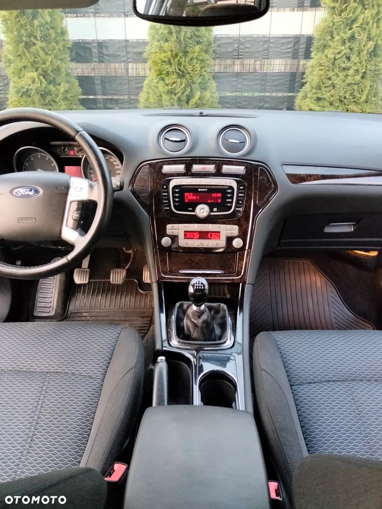 Ford Mondeo 2.5 Ghia - 23