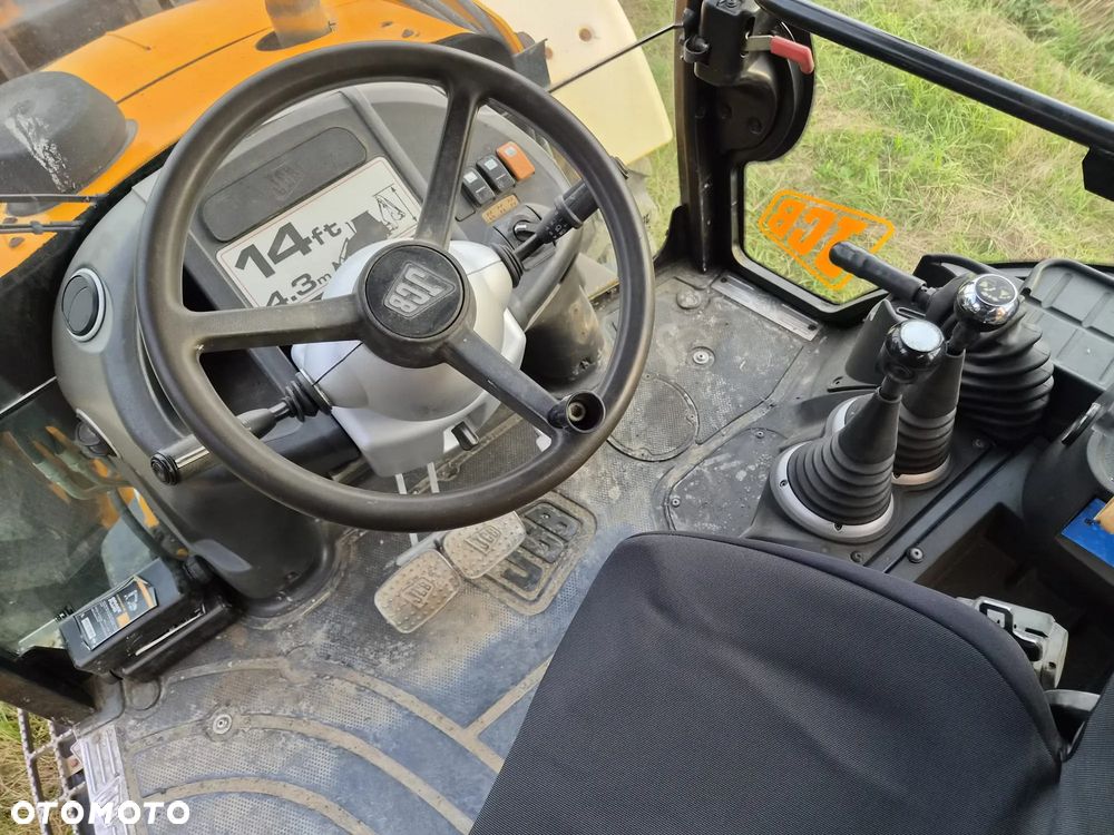 JCB 4CX - 7