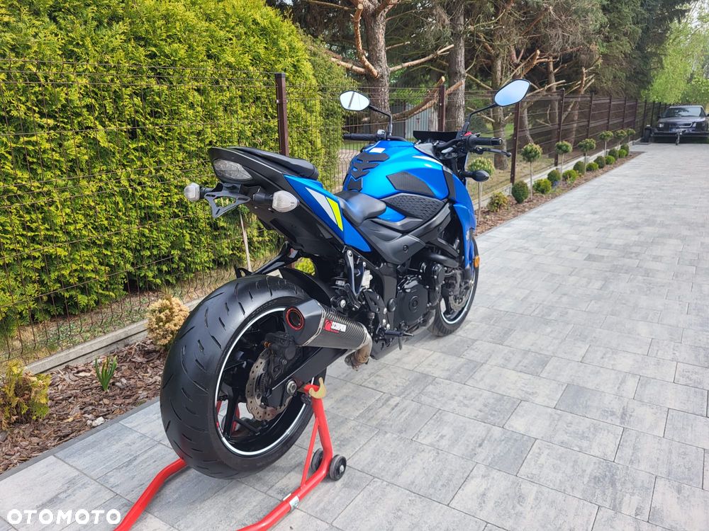Suzuki GSX - 12