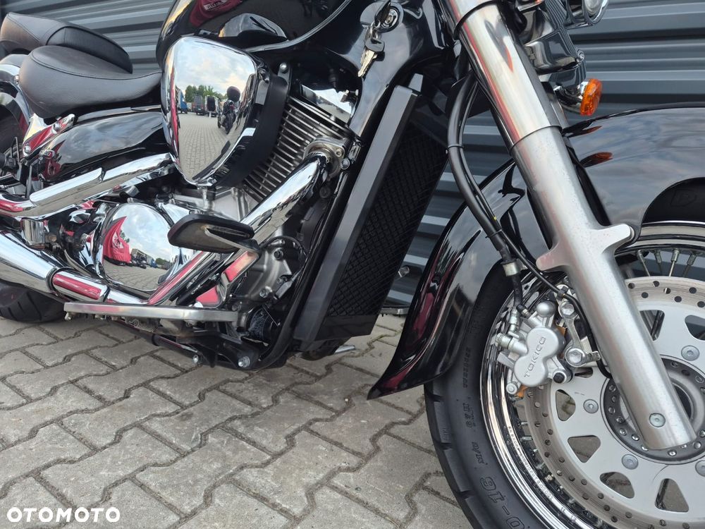 Suzuki Intruder - 13