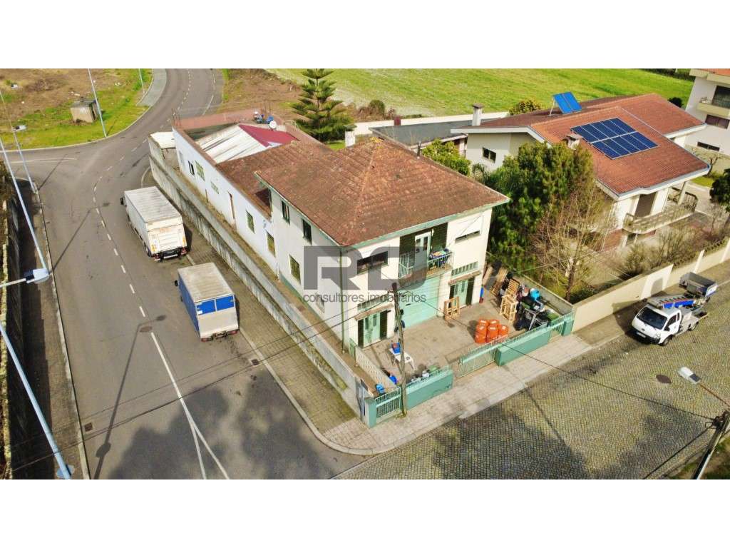 Edifício com enorme potencial no coração do Castêlo da Maia - Grande imagem: 2/13