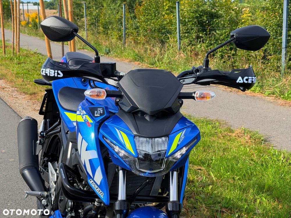 Suzuki GSX - 11