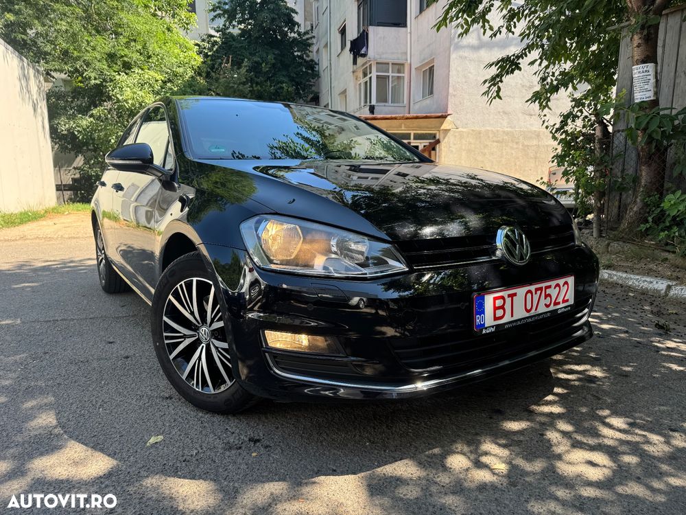Volkswagen Golf - 1