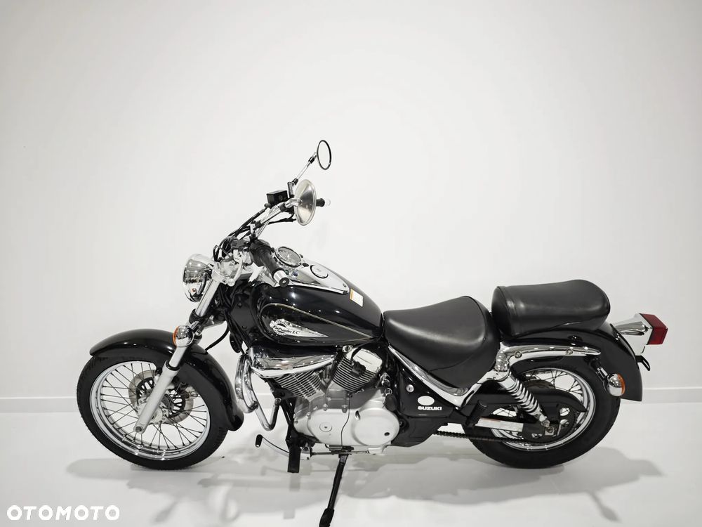 Suzuki Intruder - 11