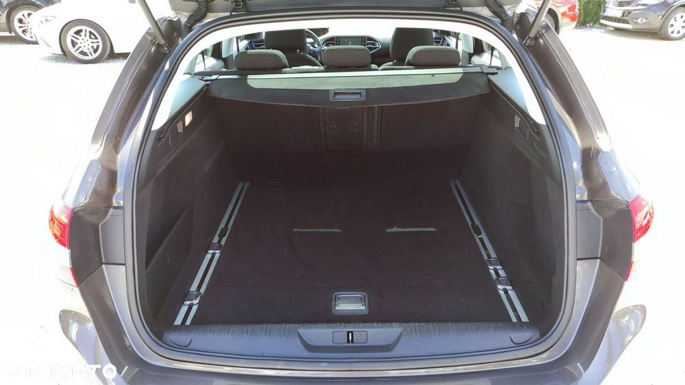 Peugeot 308 - 8