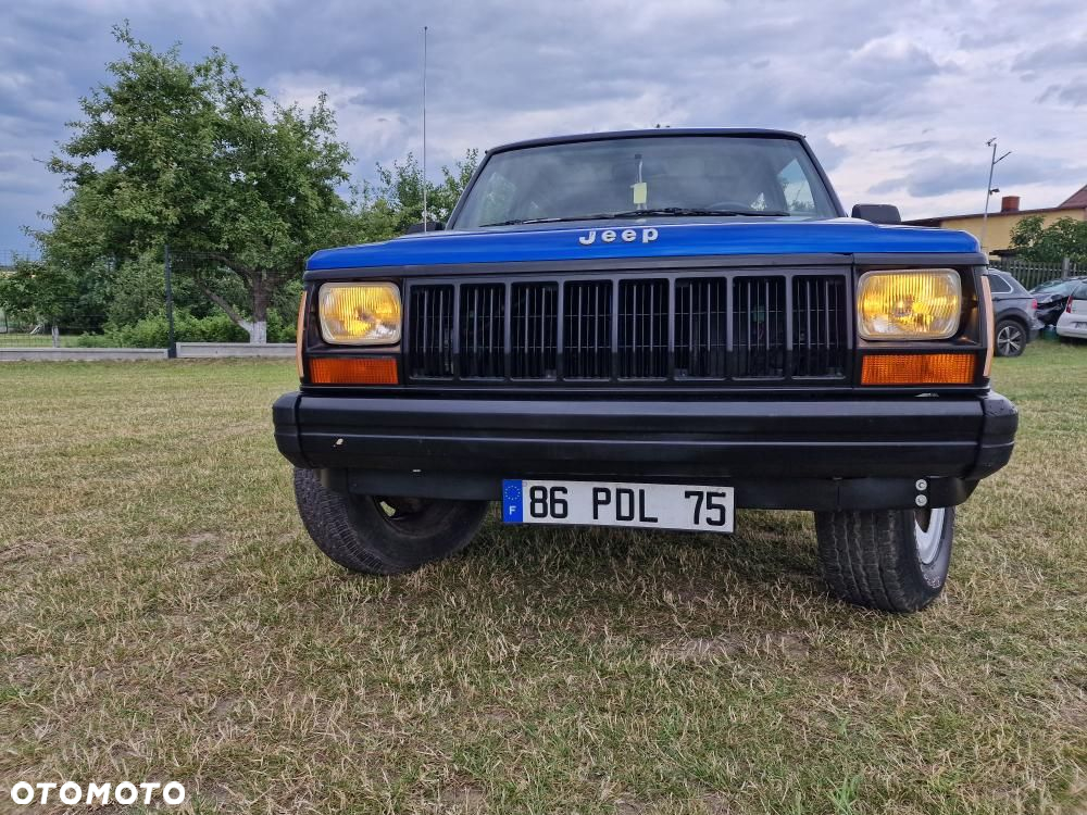Jeep Cherokee 2.5 - 11