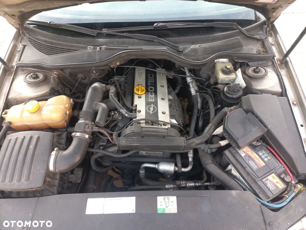Opel Omega B C lift 2.2 benzyna sedan 02r Z158 - 7