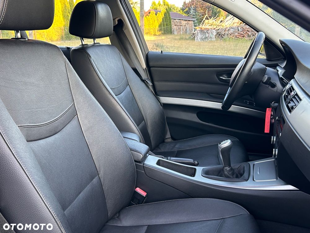 BMW Seria 3 318d DPF Edition Exclusive - 34