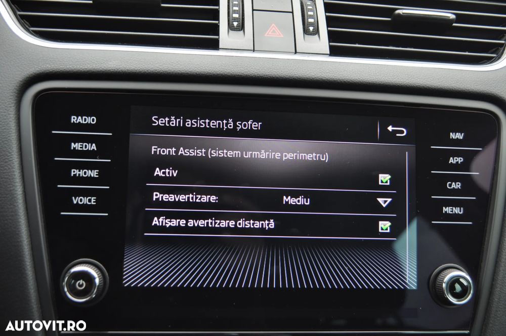 Skoda Octavia 2.0 TDI DSG Style - 36