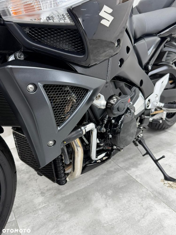 Suzuki GSX - 28