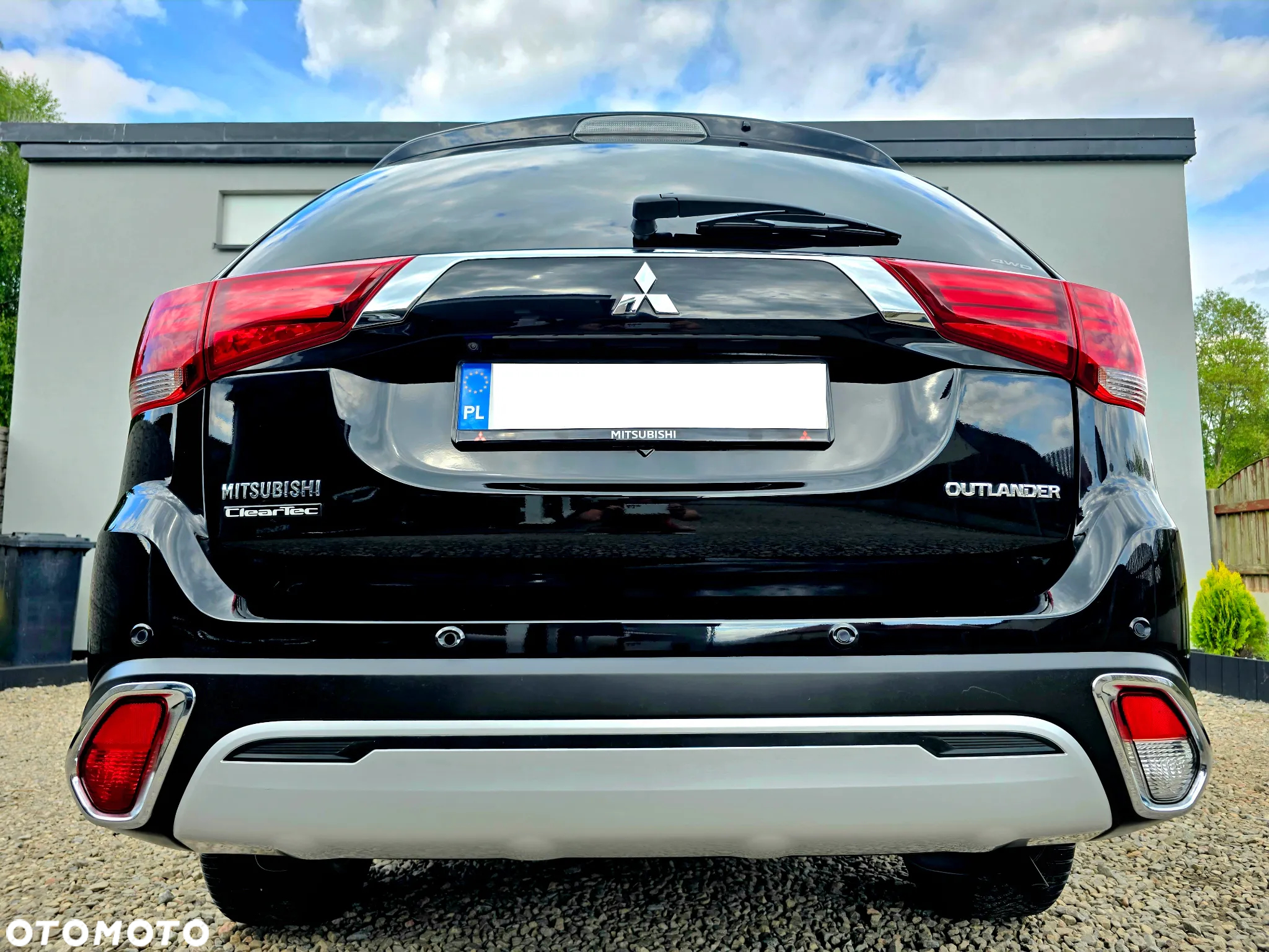 Mitsubishi Outlander 2.0 Instyle + 4WD CVT - 18