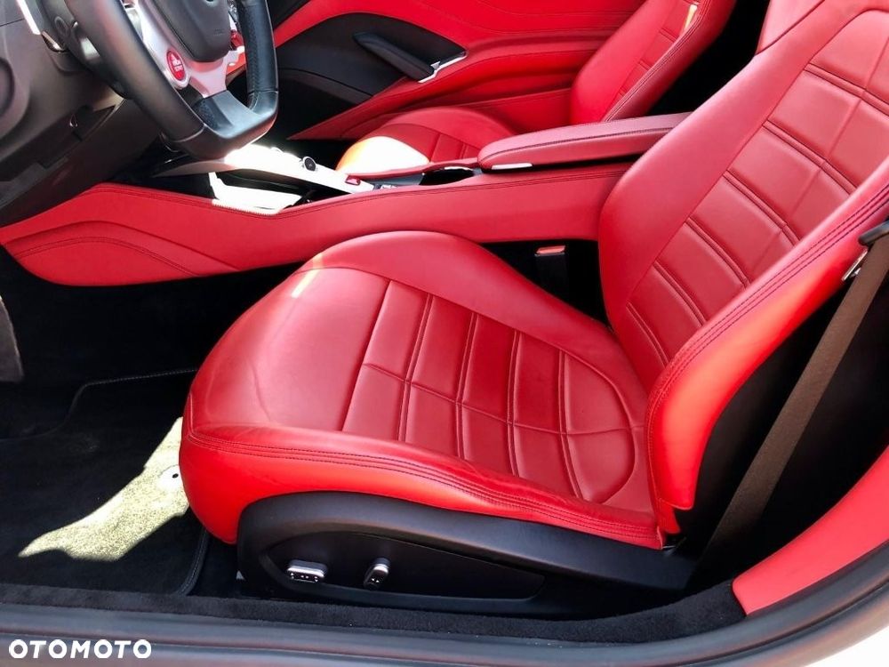 Ferrari California T - 36