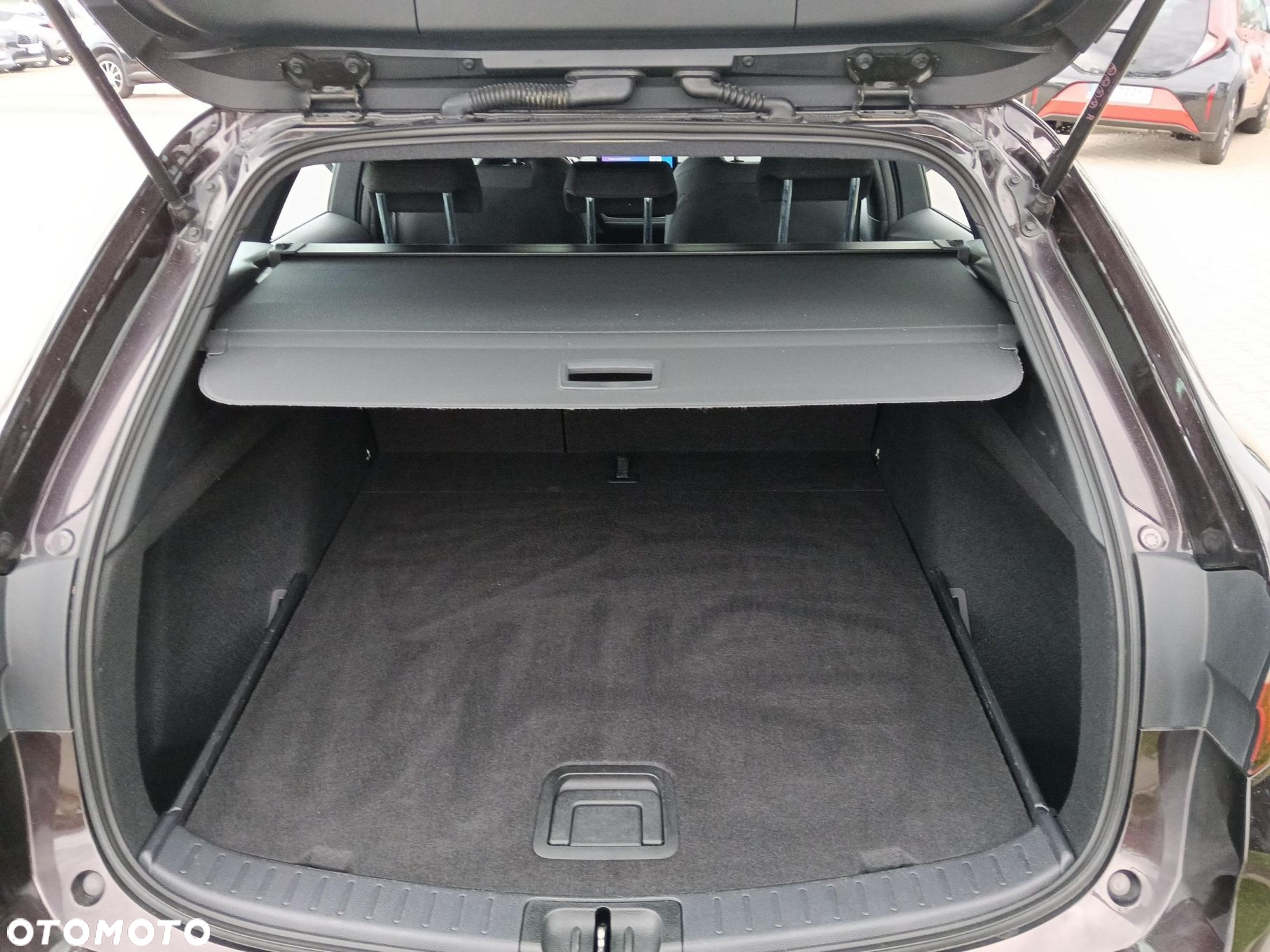 Toyota Corolla 1.8 Hybrid Comfort - 12
