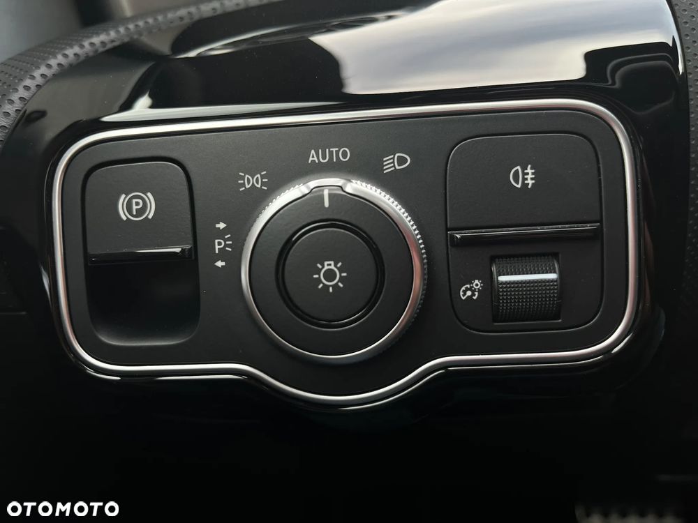 Mercedes-Benz Klasa A 180 AMG Line 7G-DCT - 19
