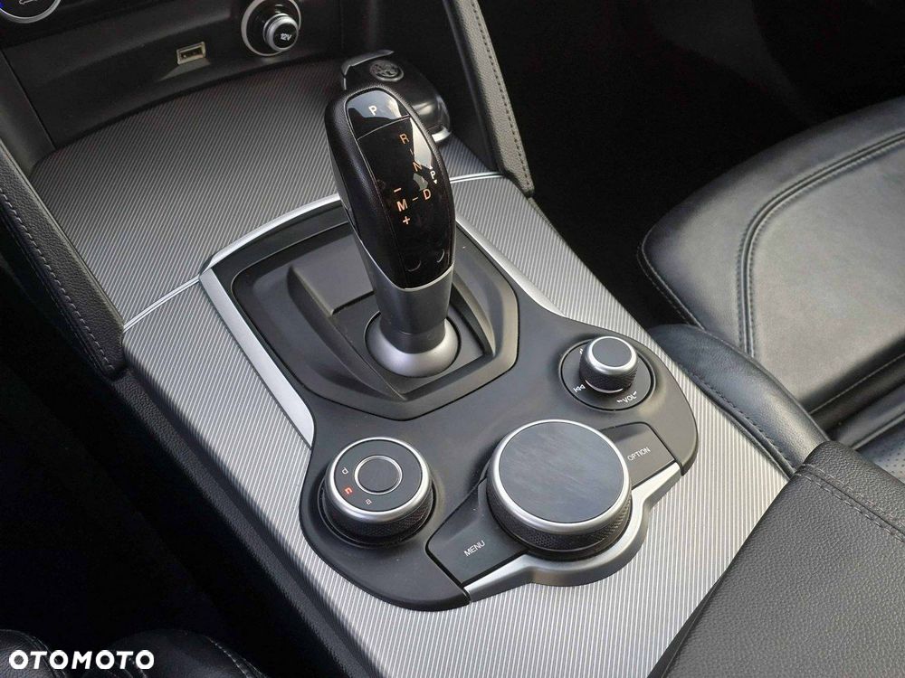 Alfa Romeo Stelvio - 11