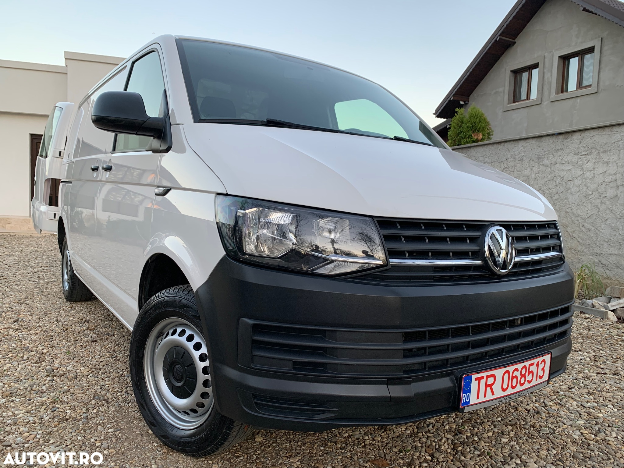 Volkswagen Transporter Kombi T6 2.0 TDI 84 kW KR - 25