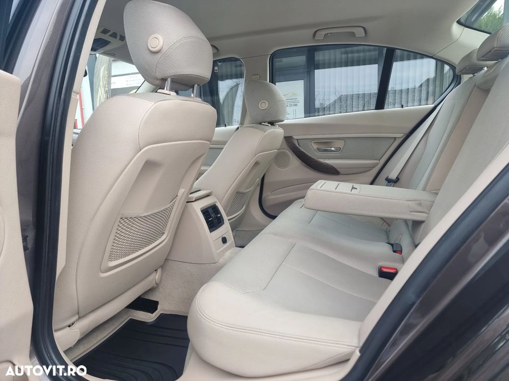 BMW Seria 3 320d Aut. Modern Line - 12