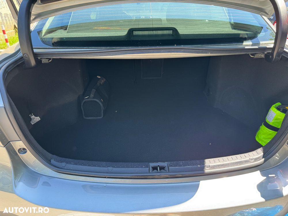 TOYOTA Avensis 2013 — imagine 5
