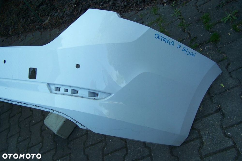 Skoda Octavia IV zderzak tył tylny 5E6807421 - 5