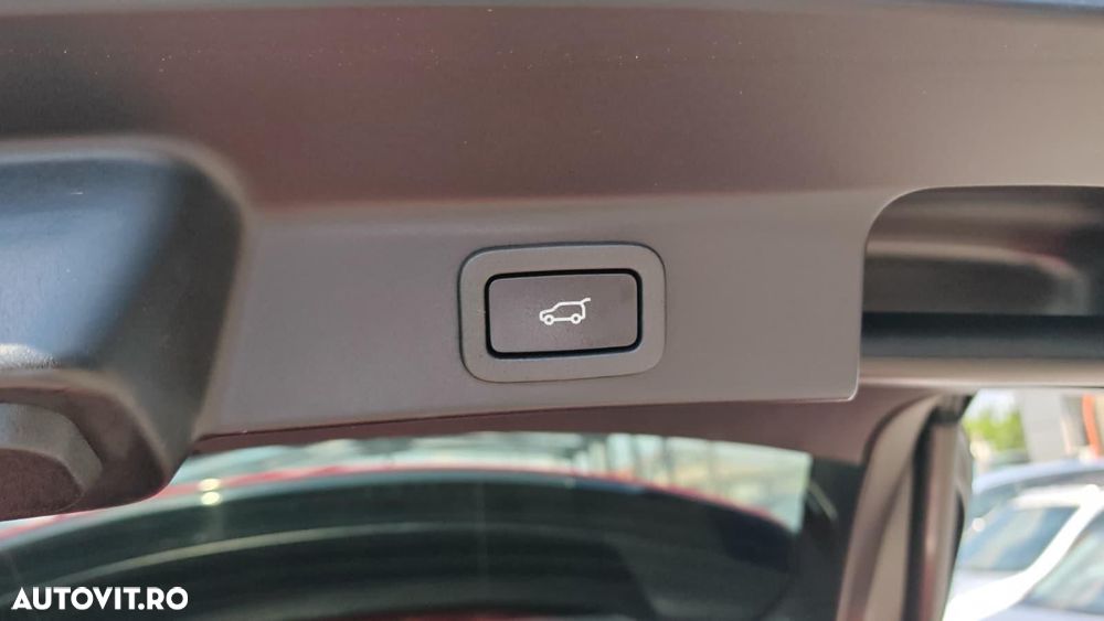 Jaguar F-Pace - 32
