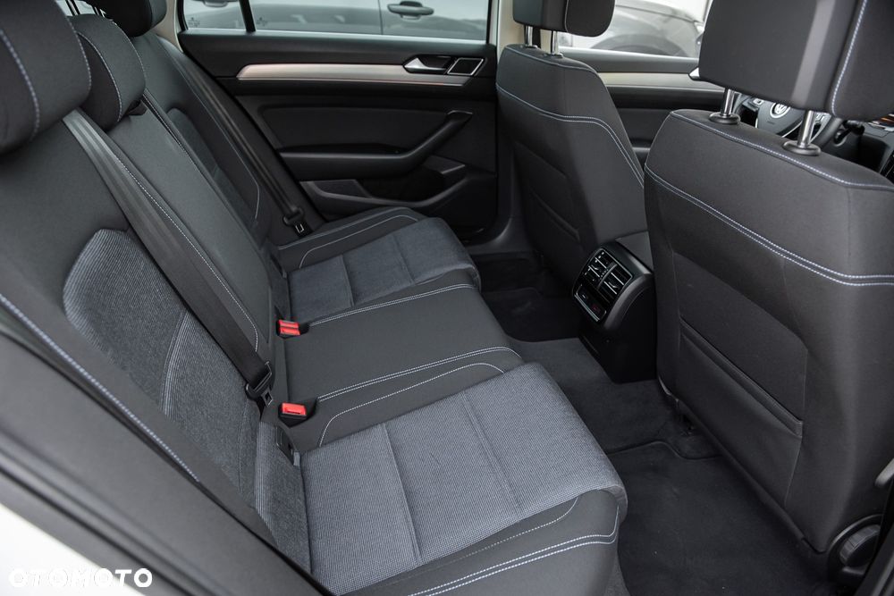 Volkswagen Passat Variant - 34