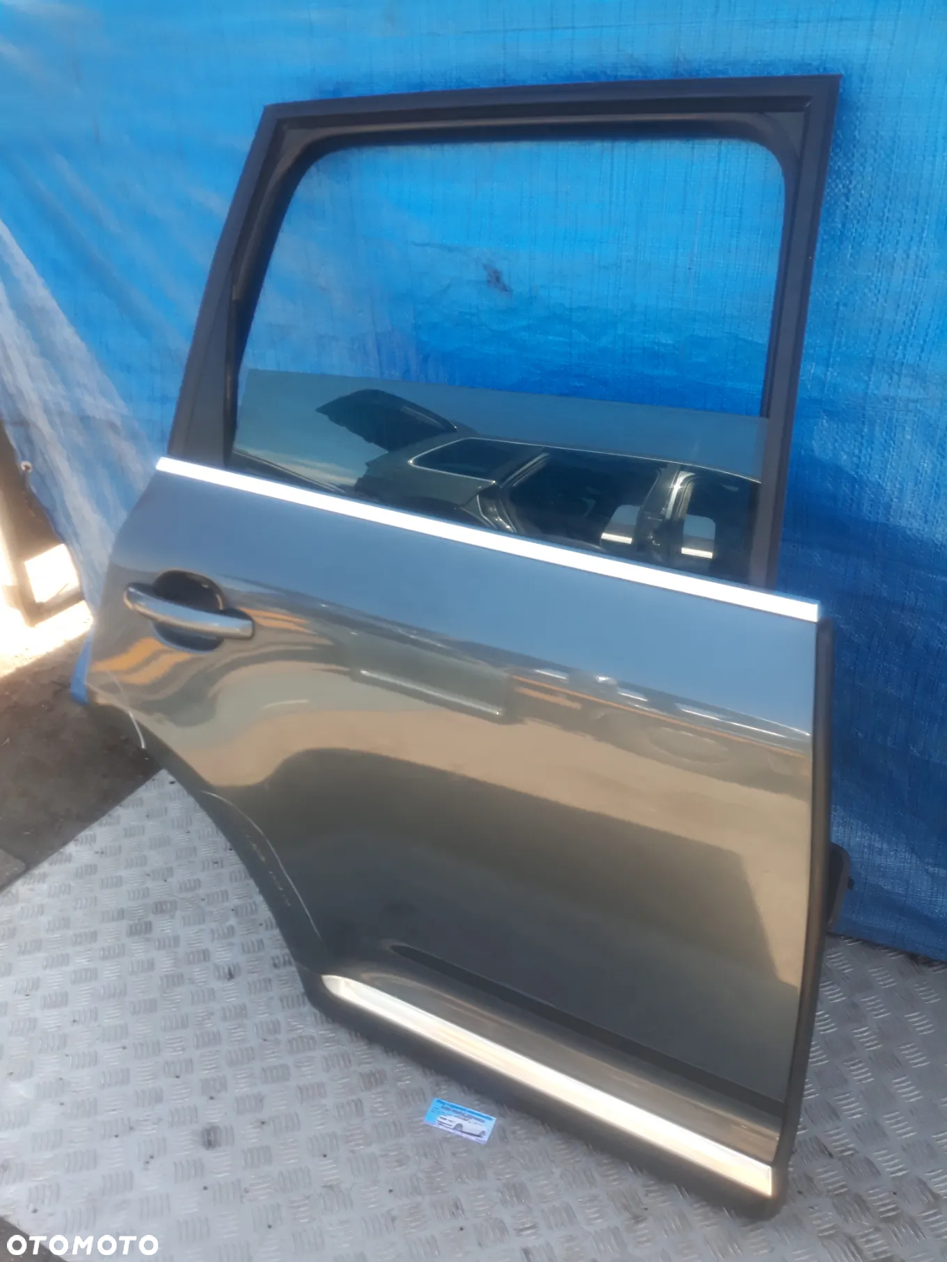 DRZWI PRAWY TYŁ VOLKSWAGEN TOUAREG 7L 2006r  KOLOR: LD7V - 5