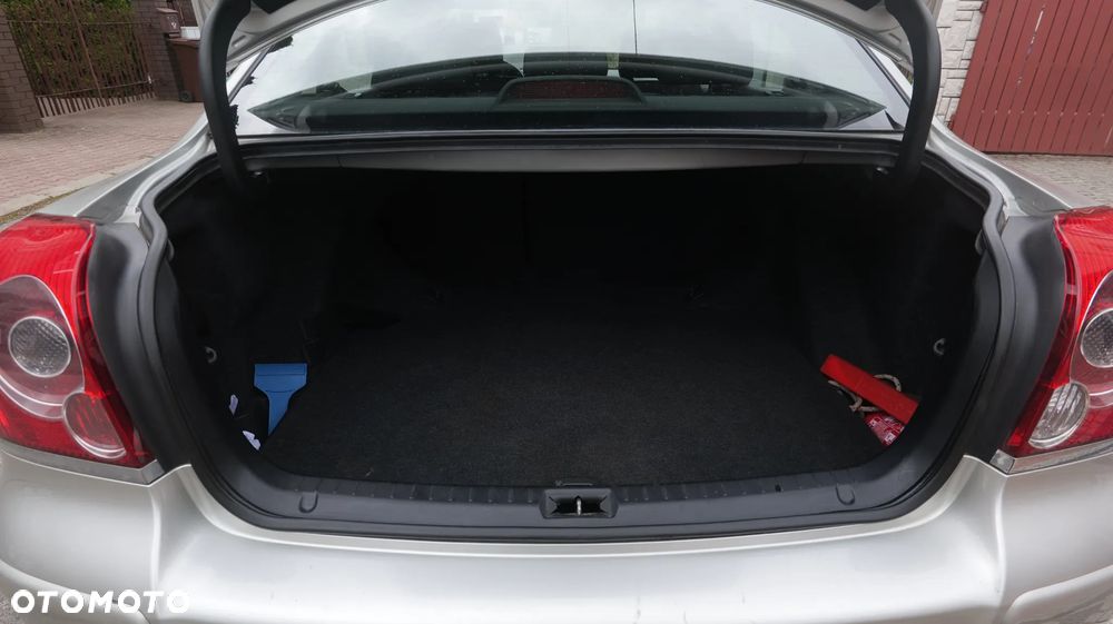 Toyota Avensis - 11