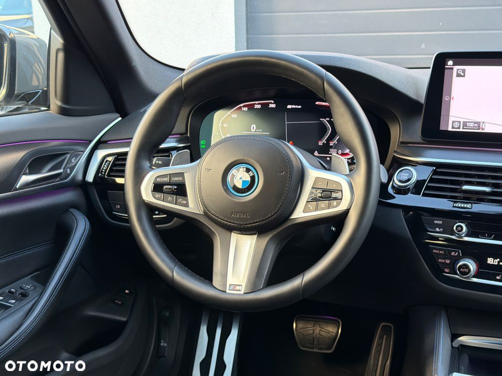 BMW Seria 5 530e xDrive sport - 38